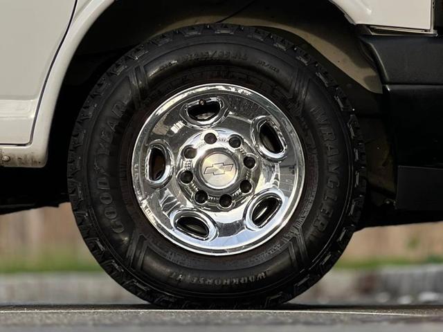 Photo of 2018 Summit White Chevrolet Express 2500