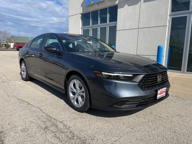 Photo of 2025 Meteorite Gray Metallic Honda Accord