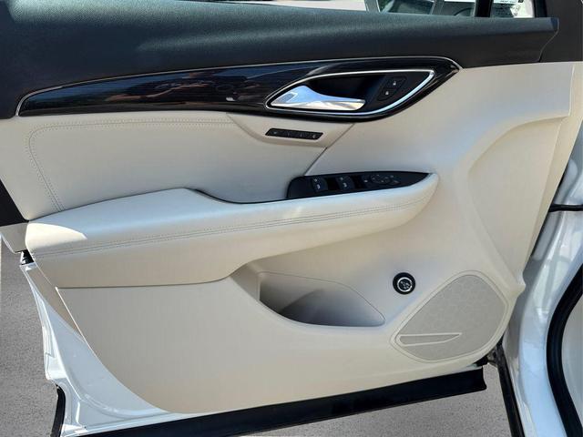 Photo of 2022 Summit White Buick Envision