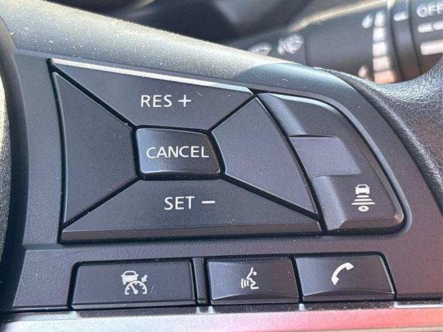 Photo of 2023 2 Tone Gray / Black Nissan Kicks