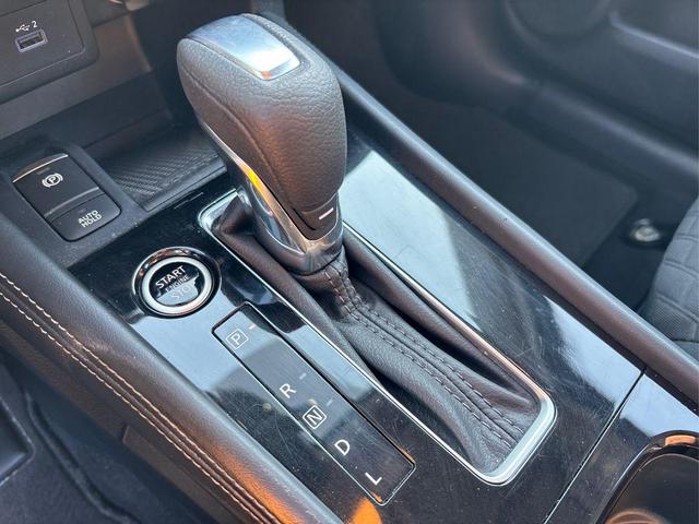 Photo of 2023 2 Tone Gray / Black Nissan Kicks