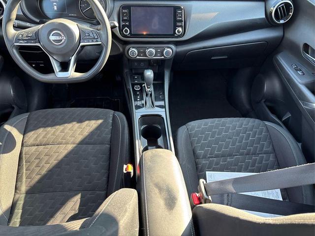 Photo of 2023 2 Tone Gray / Black Nissan Kicks