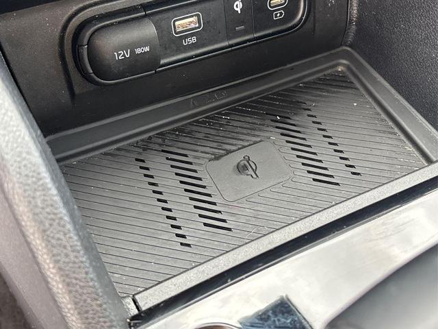 Photo of 2023 Glacial White Pearl Kia Sportage