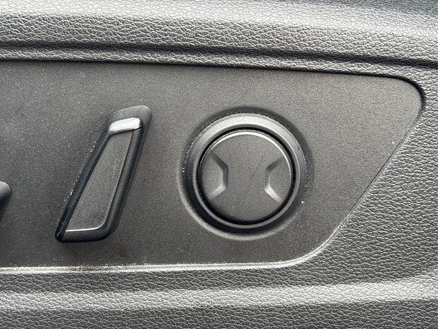 Photo of 2023 Glacial White Pearl Kia Sportage