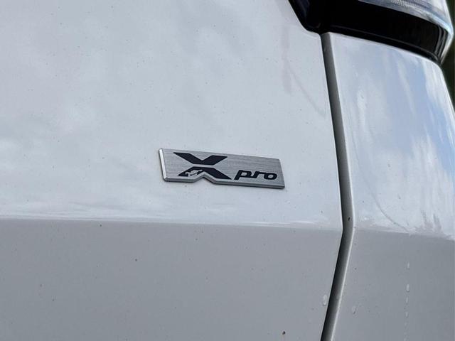 Photo of 2023 Glacial White Pearl Kia Sportage