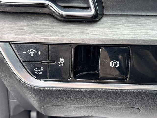 Photo of 2023 Glacial White Pearl Kia Sportage