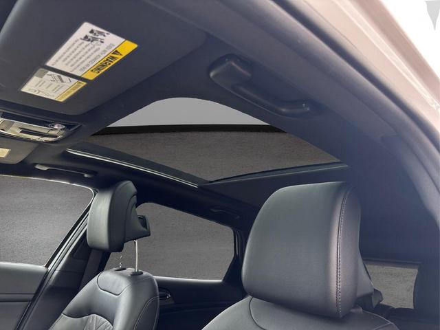 Photo of 2023 Glacial White Pearl Kia Sportage