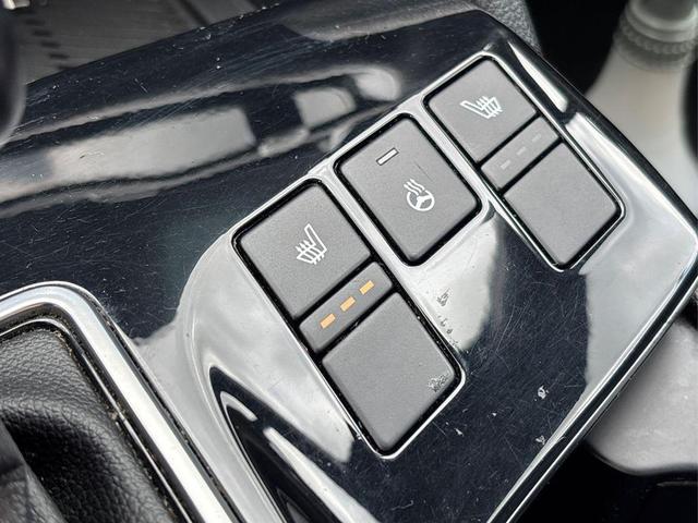 Photo of 2023 Glacial White Pearl Kia Sportage