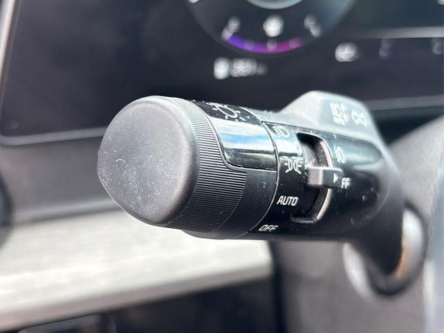 Photo of 2023 Glacial White Pearl Kia Sportage