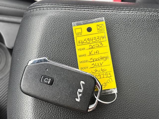 Photo of 2023 Glacial White Pearl Kia Sportage