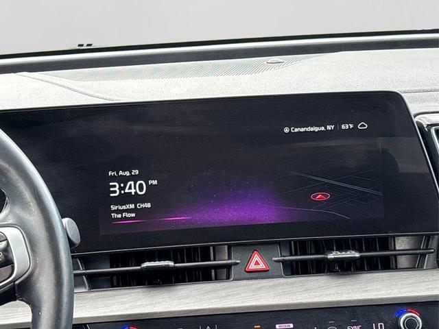 Photo of 2023 Glacial White Pearl Kia Sportage