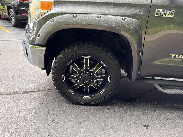 Photo of 2016 Magnetic Gray Metallic Toyota Tundra