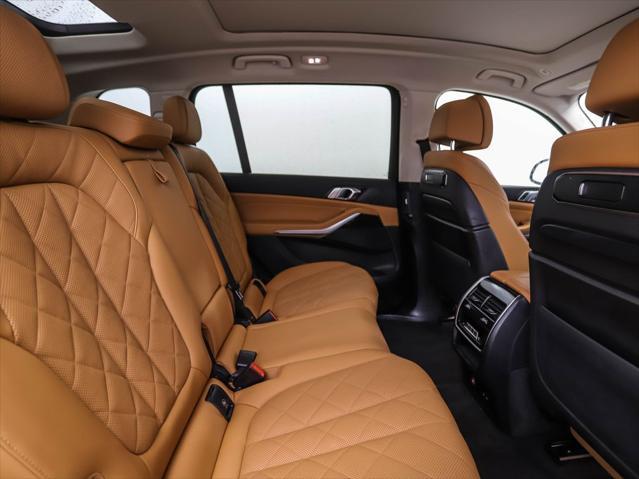 Photo of 2023 Black Sapphire Metallic BMW X7