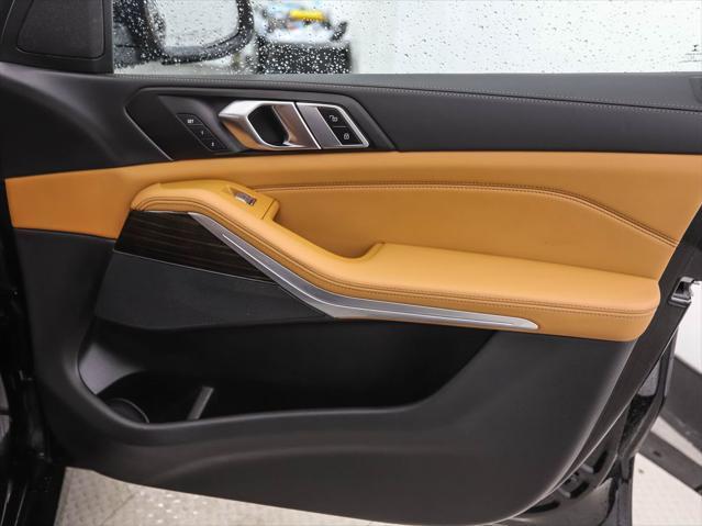 Photo of 2023 Black Sapphire Metallic BMW X7