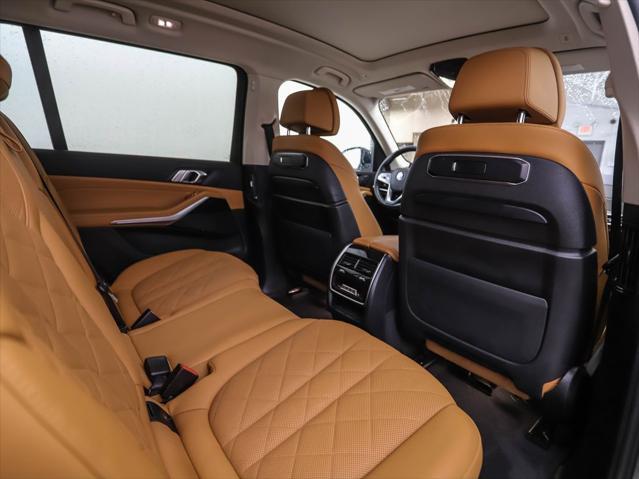 Photo of 2023 Black Sapphire Metallic BMW X7