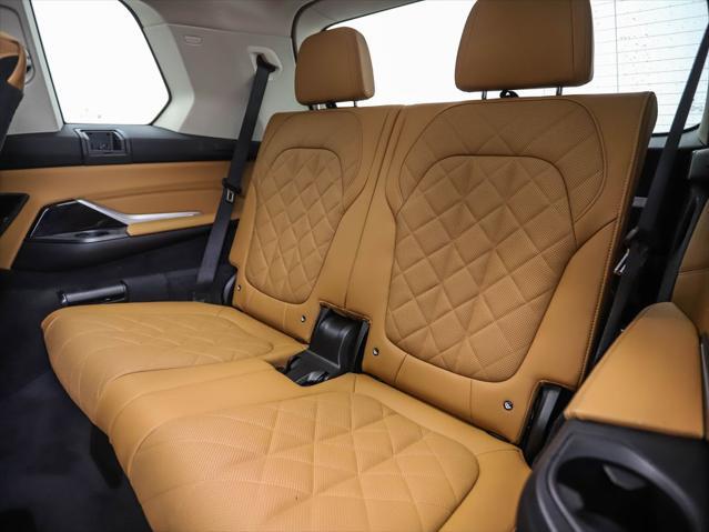 Photo of 2023 Black Sapphire Metallic BMW X7