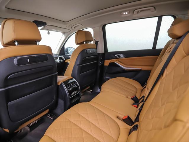 Photo of 2023 Black Sapphire Metallic BMW X7