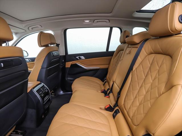 Photo of 2023 Black Sapphire Metallic BMW X7