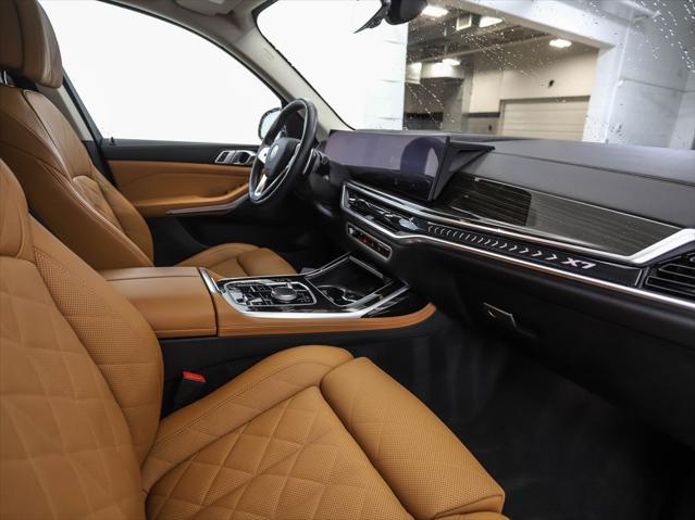 Photo of 2023 Black Sapphire Metallic BMW X7