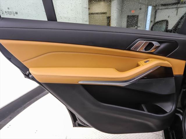 Photo of 2023 Black Sapphire Metallic BMW X7
