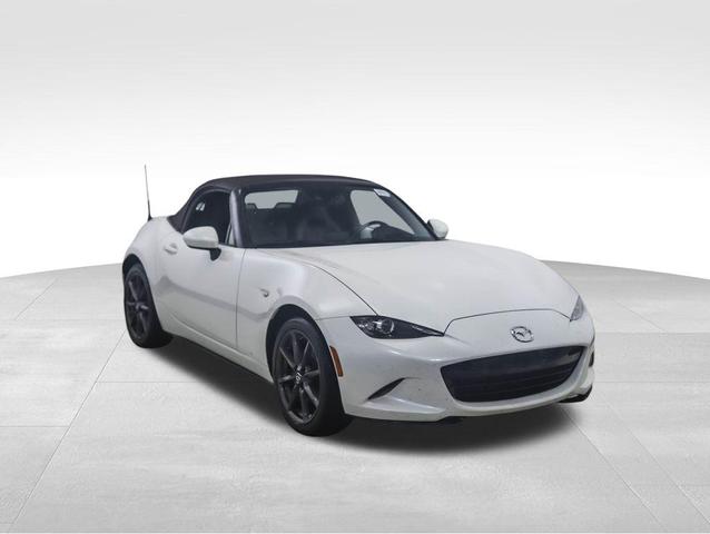 Photo of 2018 Snowflake White Pearl Mica Mazda MX-5 Miata