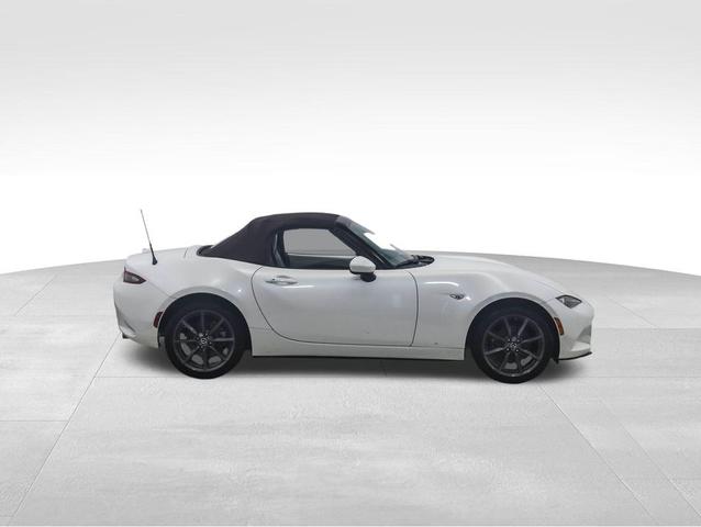 Photo of 2018 Snowflake White Pearl Mica Mazda MX-5 Miata