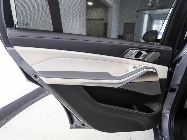 Photo of 2023 Skyscraper Grey Metallic BMW X7