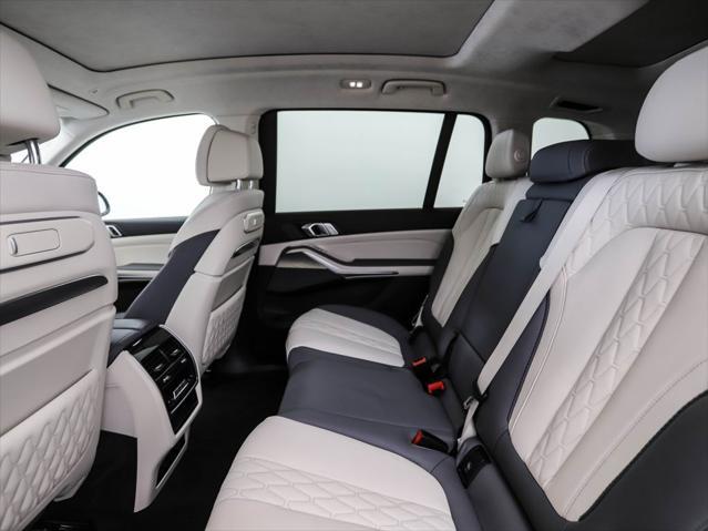 Photo of 2023 Skyscraper Grey Metallic BMW X7
