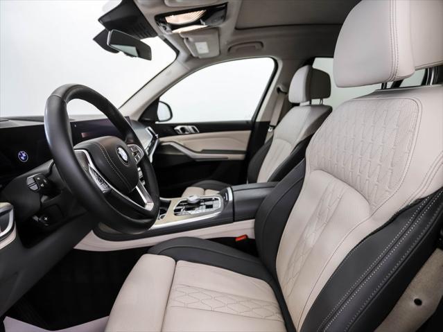 Photo of 2023 Skyscraper Grey Metallic BMW X7