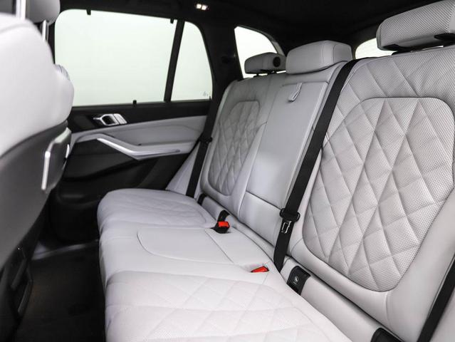 Photo of 2026 Black Sapphire Metallic BMW X5