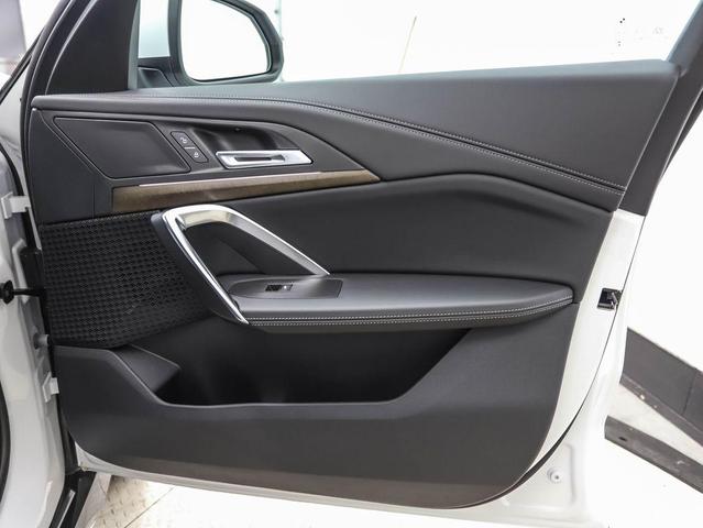 Photo of 2025 Mineral White Metallic BMW X1