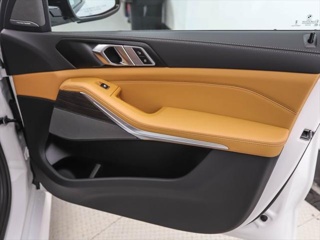 Photo of 2026 Mineral White Metallic BMW X5