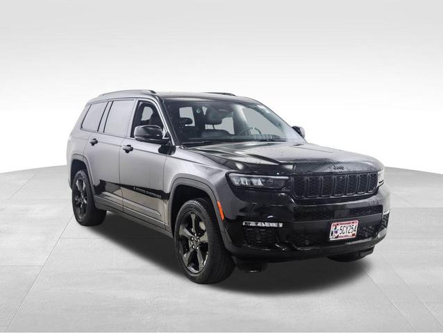 Photo of 2024 Diamond Black Crystal Pearlcoat Jeep Grand Cherokee L