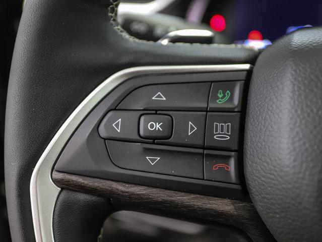 Photo of 2024 Diamond Black Crystal Pearlcoat Jeep Grand Cherokee L