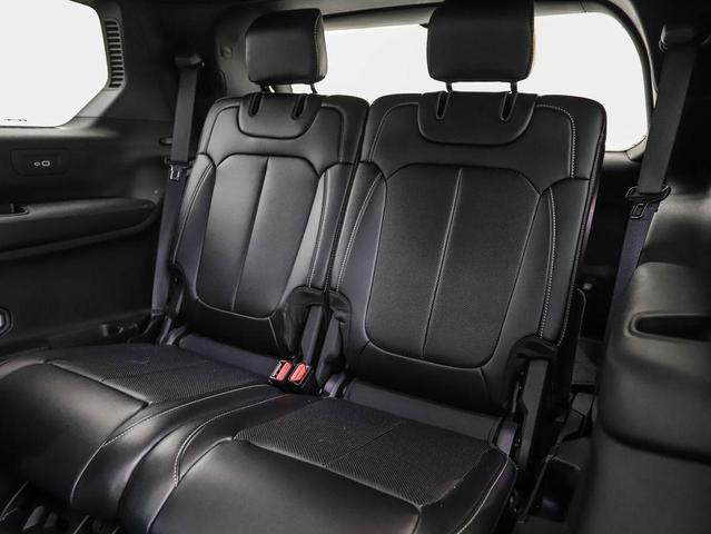 Photo of 2024 Diamond Black Crystal Pearlcoat Jeep Grand Cherokee L
