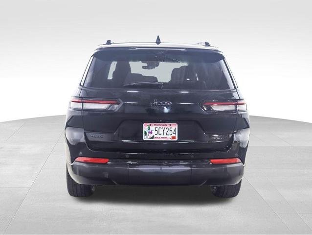 Photo of 2024 Diamond Black Crystal Pearlcoat Jeep Grand Cherokee L