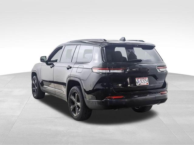 Photo of 2024 Diamond Black Crystal Pearlcoat Jeep Grand Cherokee L