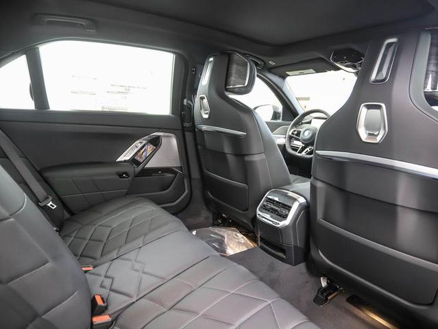 Photo of 2025 Black Sapphire Metallic BMW i7