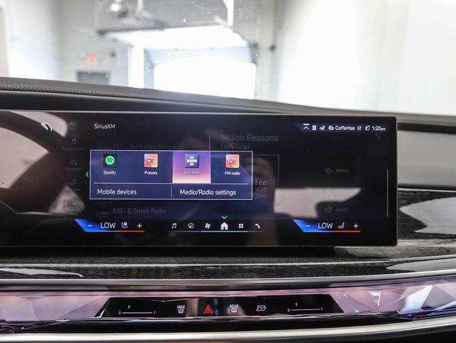 Photo of 2025 Black Sapphire Metallic BMW i7