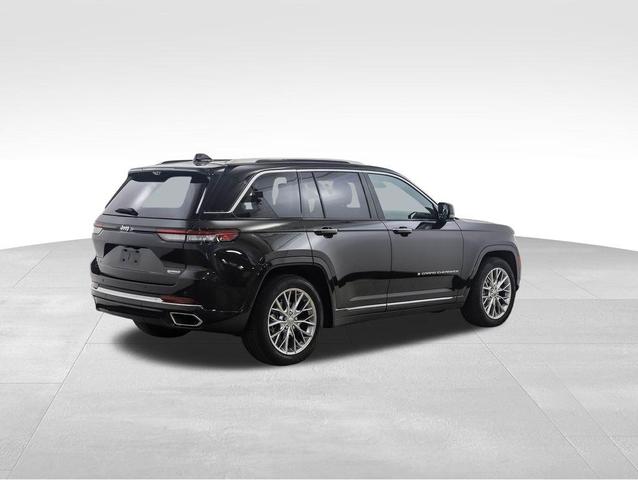 Photo of 2023 Rocky Mountain Pearlcoat Jeep Grand Cherokee