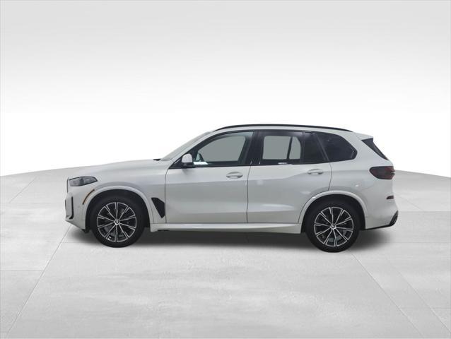 Photo of 2024 Mineral White Metallic BMW X5