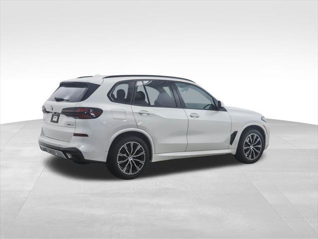 Photo of 2024 Mineral White Metallic BMW X5
