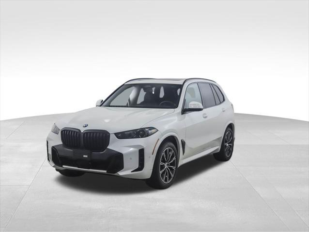 Photo of 2024 Mineral White Metallic BMW X5