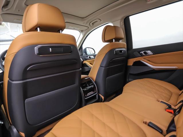 Photo of 2026 Black Sapphire Metallic BMW X7