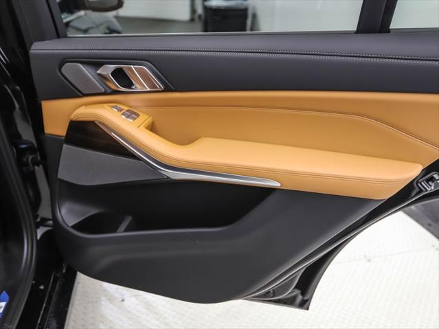 Photo of 2026 Black Sapphire Metallic BMW X7