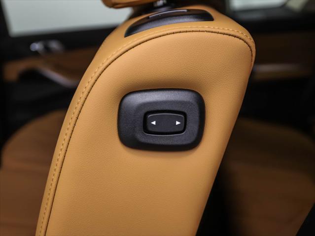 Photo of 2026 Black Sapphire Metallic BMW X7