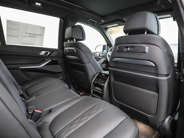 Photo of 2025 Brooklyn Grey Metallic BMW X7