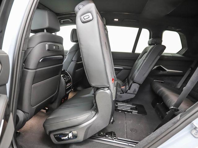 Photo of 2025 Brooklyn Grey Metallic BMW X7