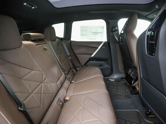 Photo of 2026 Black Sapphire Metallic BMW iX