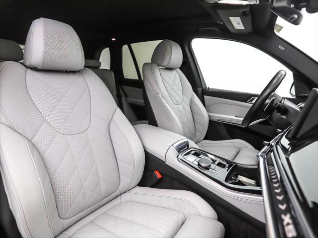 Photo of 2024 Carbon Black Metallic BMW X5